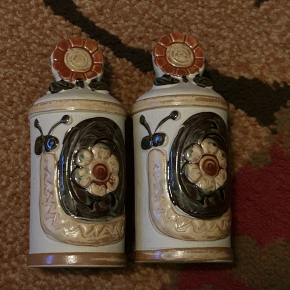 Vintage Snail Salt & Pepper Shakers - Picture 11 of 12